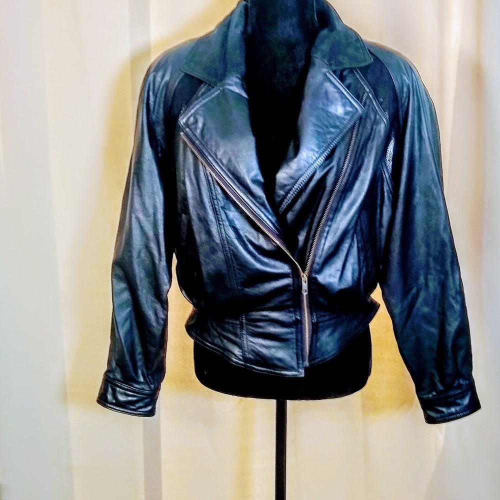 Stylish vintage black leather Thinsulate jacket!